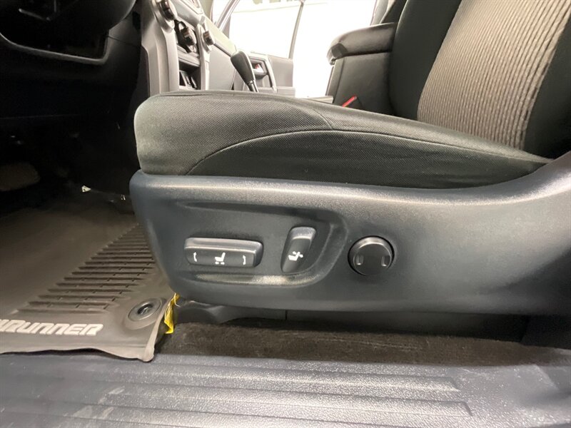 2018 Toyota 4Runner SR5 4X4 / V6 / THIRD ROW SEAT / 39K MILES / 1-OWNER LOCAL - Photo 46 - Gladstone, OR 97027