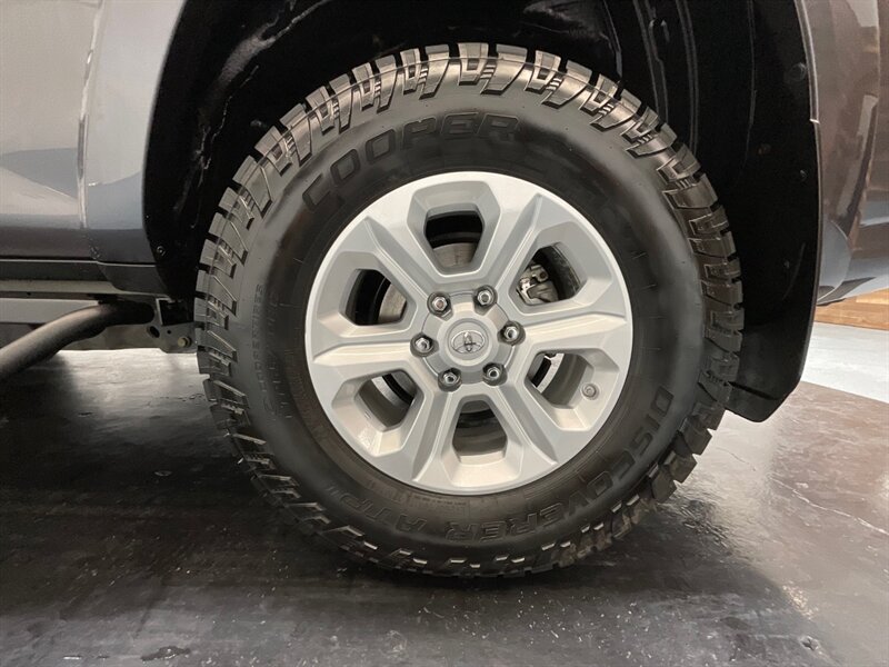 2018 Toyota 4Runner SR5 4X4 / V6 / THIRD ROW SEAT / 39K MILES / 1-OWNER LOCAL - Photo 34 - Gladstone, OR 97027