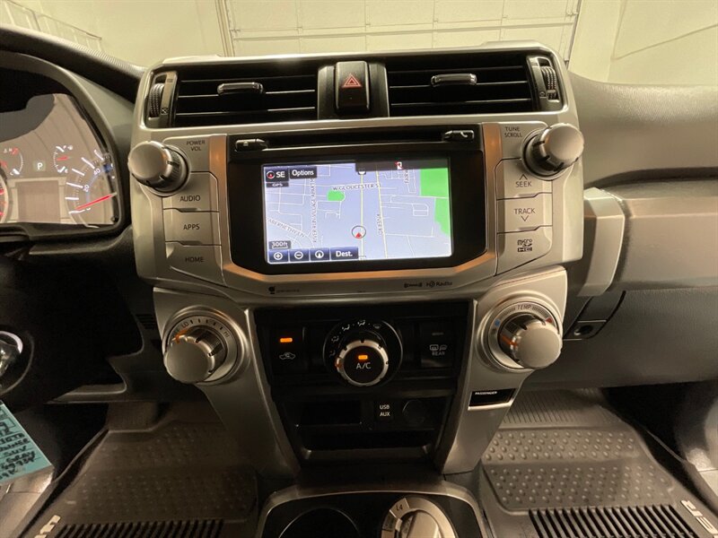 2018 Toyota 4Runner SR5 4X4 / V6 / THIRD ROW SEAT / 39K MILES / 1-OWNER LOCAL - Photo 22 - Gladstone, OR 97027