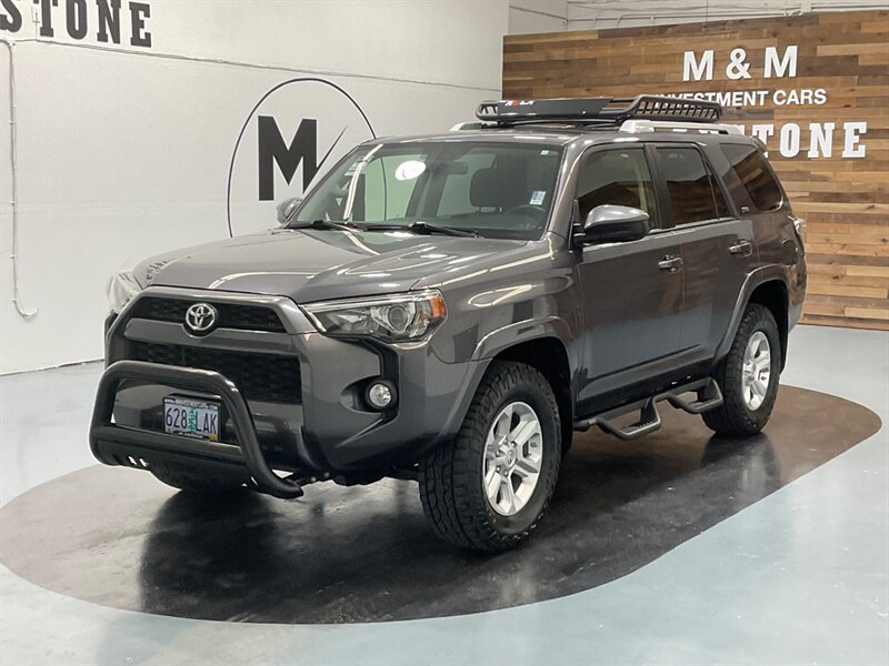 2018 Toyota 4Runner SR5 4X4 / V6 / THIRD ROW SEAT / 39K MILES / 1-OWNER LOCAL - Photo 1 - Gladstone, OR 97027