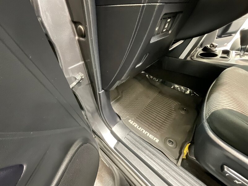 2018 Toyota 4Runner SR5 4X4 / V6 / THIRD ROW SEAT / 39K MILES / 1-OWNER LOCAL - Photo 49 - Gladstone, OR 97027