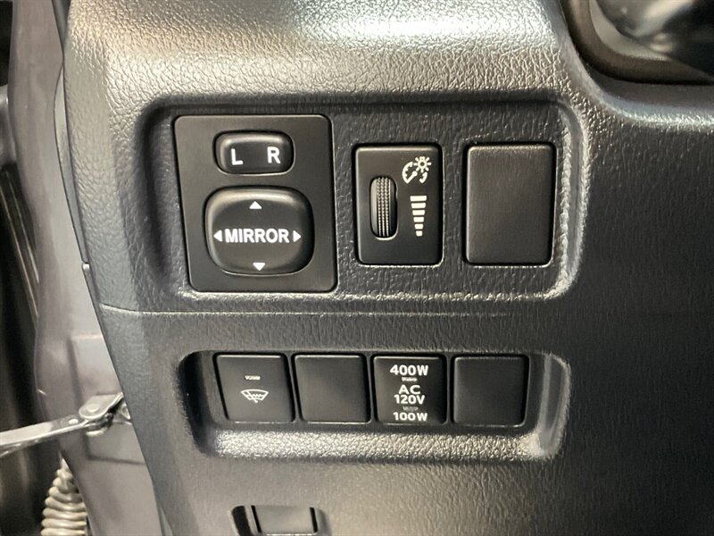 2018 Toyota 4Runner SR5 4X4 / V6 / THIRD ROW SEAT / 39K MILES / 1-OWNER LOCAL - Photo 64 - Gladstone, OR 97027