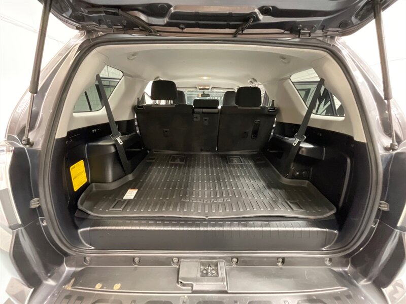 2018 Toyota 4Runner SR5 4X4 / V6 / THIRD ROW SEAT / 39K MILES / 1-OWNER LOCAL - Photo 32 - Gladstone, OR 97027
