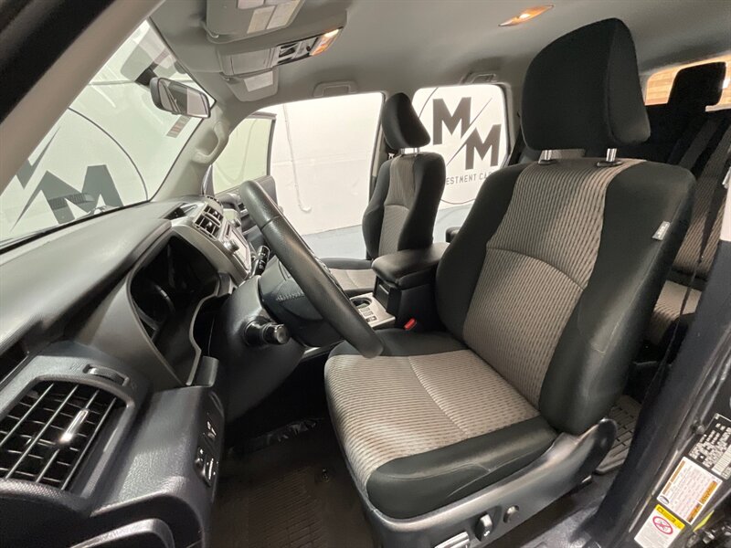 2018 Toyota 4Runner SR5 4X4 / V6 / THIRD ROW SEAT / 39K MILES / 1-OWNER LOCAL - Photo 13 - Gladstone, OR 97027