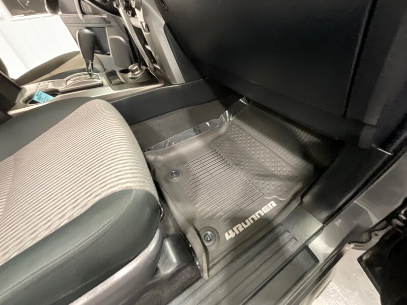 2018 Toyota 4Runner SR5 4X4 / V6 / THIRD ROW SEAT / 39K MILES / 1-OWNER LOCAL - Photo 47 - Gladstone, OR 97027