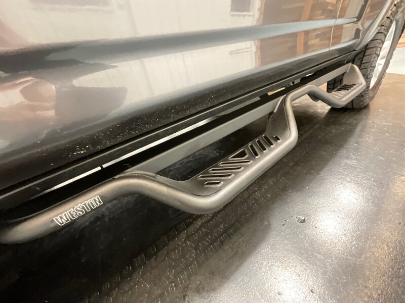 2018 Toyota 4Runner SR5 4X4 / V6 / THIRD ROW SEAT / 39K MILES / 1-OWNER LOCAL - Photo 12 - Gladstone, OR 97027