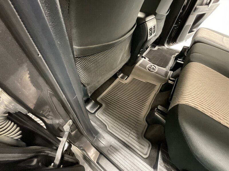 2018 Toyota 4Runner SR5 4X4 / V6 / THIRD ROW SEAT / 39K MILES / 1-OWNER LOCAL - Photo 48 - Gladstone, OR 97027