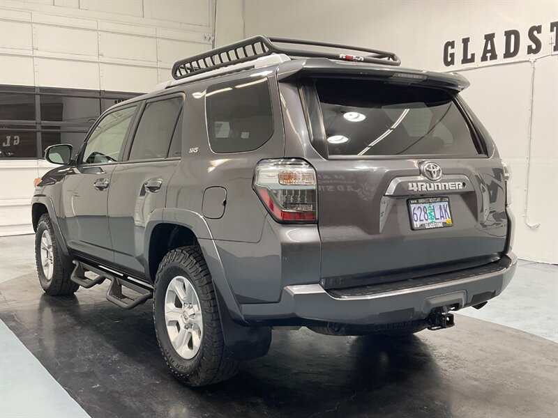 2018 Toyota 4Runner SR5 4X4 / V6 / THIRD ROW SEAT / 39K MILES / 1-OWNER LOCAL - Photo 9 - Gladstone, OR 97027