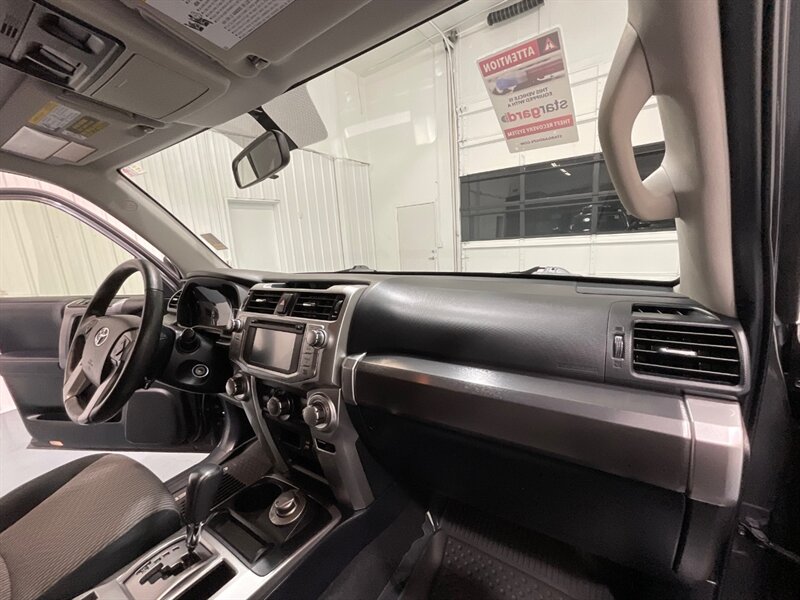 2018 Toyota 4Runner SR5 4X4 / V6 / THIRD ROW SEAT / 39K MILES / 1-OWNER LOCAL - Photo 20 - Gladstone, OR 97027