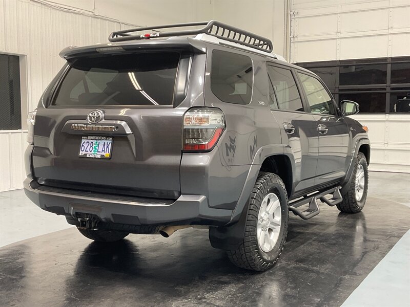 2018 Toyota 4Runner SR5 4X4 / V6 / THIRD ROW SEAT / 39K MILES / 1-OWNER LOCAL - Photo 8 - Gladstone, OR 97027