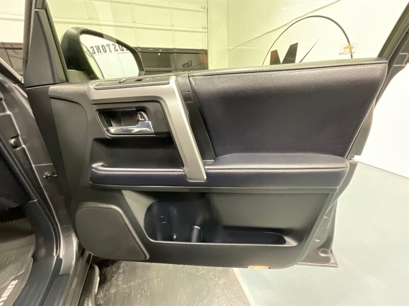 2018 Toyota 4Runner SR5 4X4 / V6 / THIRD ROW SEAT / 39K MILES / 1-OWNER LOCAL - Photo 43 - Gladstone, OR 97027