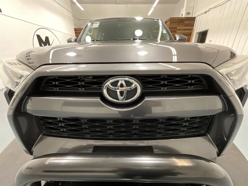2018 Toyota 4Runner SR5 4X4 / V6 / THIRD ROW SEAT / 39K MILES / 1-OWNER LOCAL - Photo 30 - Gladstone, OR 97027