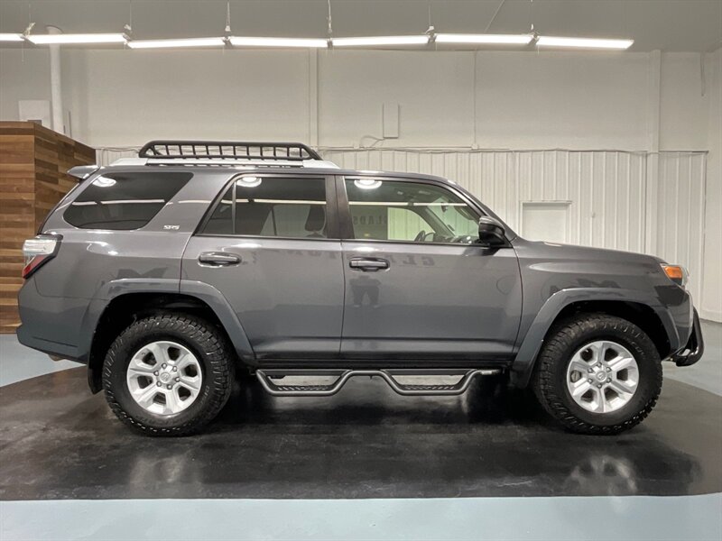 2018 Toyota 4Runner SR5 4X4 / V6 / THIRD ROW SEAT / 39K MILES / 1-OWNER LOCAL - Photo 4 - Gladstone, OR 97027