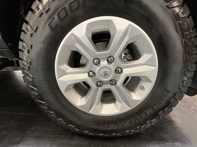 2018 Toyota 4Runner SR5 4X4 / V6 / THIRD ROW SEAT / 39K MILES / 1-OWNER LOCAL - Photo 35 - Gladstone, OR 97027