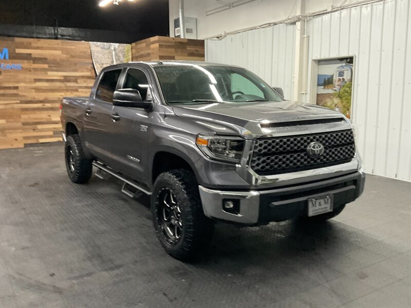 2018 Toyota Tundra SR5 CrewMax 4X4 / 5.7L V8 / LIFTED / 18,000 MILES  1-OWNER LOCAL TRUCK / TRD OFF ROAD PKG/RUST FREE / LIFTED / SHARP & CLEAN !! - Photo 2 - Gladstone, OR 97027