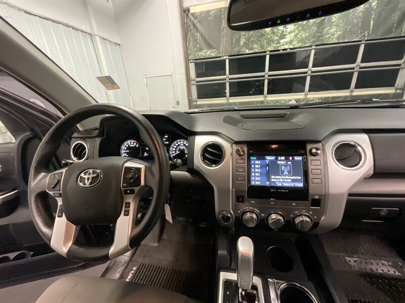 2018 Toyota Tundra SR5 CrewMax 4X4 / 5.7L V8 / LIFTED / 18,000 MILES  1-OWNER LOCAL TRUCK / TRD OFF ROAD PKG/RUST FREE / LIFTED / SHARP & CLEAN !! - Photo 18 - Gladstone, OR 97027