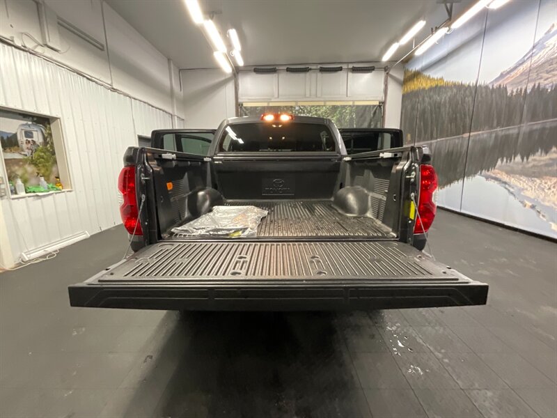 2018 Toyota Tundra SR5 CrewMax 4X4 / 5.7L V8 / LIFTED / 18,000 MILES  1-OWNER LOCAL TRUCK / TRD OFF ROAD PKG/RUST FREE / LIFTED / SHARP & CLEAN !! - Photo 34 - Gladstone, OR 97027