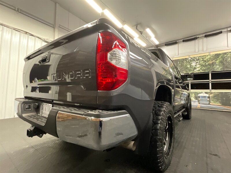 2018 Toyota Tundra SR5 CrewMax 4X4 / 5.7L V8 / LIFTED / 18,000 MILES  1-OWNER LOCAL TRUCK / TRD OFF ROAD PKG/RUST FREE / LIFTED / SHARP & CLEAN !! - Photo 12 - Gladstone, OR 97027