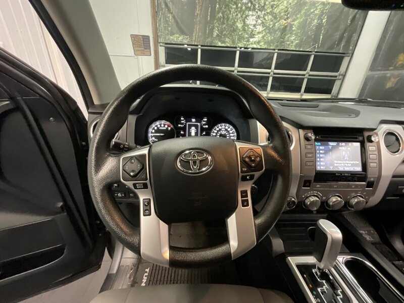 2018 Toyota Tundra SR5 CrewMax 4X4 / 5.7L V8 / LIFTED / 18,000 MILES  1-OWNER LOCAL TRUCK / TRD OFF ROAD PKG/RUST FREE / LIFTED / SHARP & CLEAN !! - Photo 26 - Gladstone, OR 97027