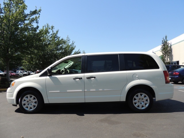 2008 Chrysler Town & Country LX/ Stow & Go Seats / Excel Cond / New Tires   - Photo 3 - Portland, OR 97217