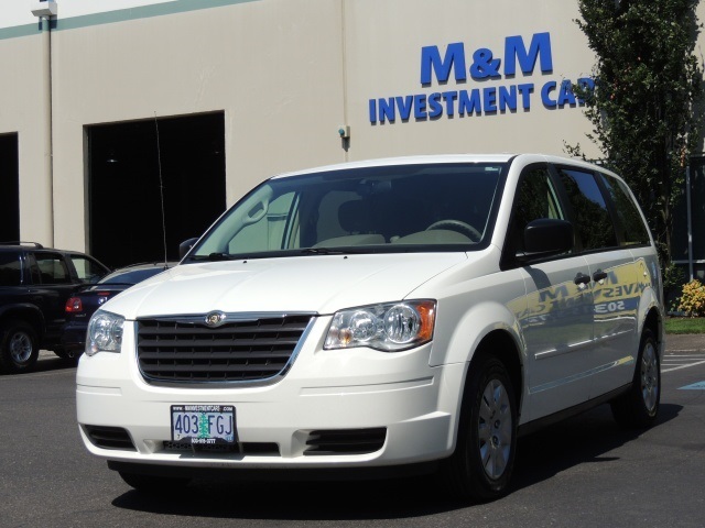 2008 Chrysler Town & Country LX/ Stow & Go Seats / Excel Cond / New Tires   - Photo 1 - Portland, OR 97217