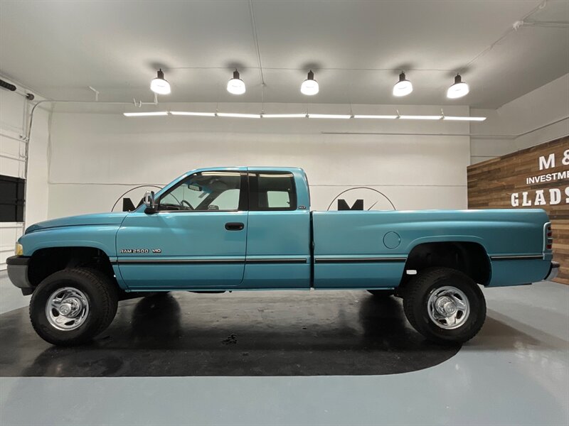 1996 Dodge Ram 2500 Laramie SLT 4X4 / 8.0L V10 /1-OWNER / 54,000 MILES  / NO RUST / CLEAN - Photo 3 - Gladstone, OR 97027