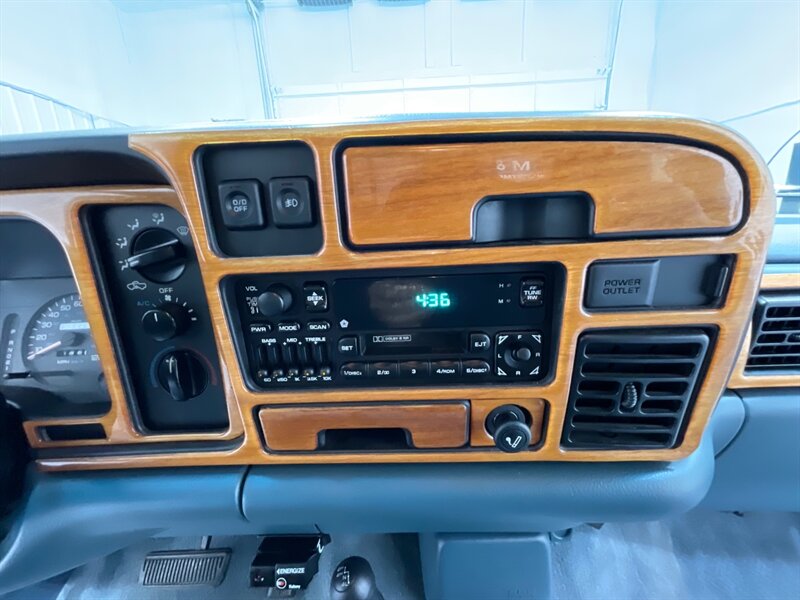 1996 Dodge Ram 2500 Laramie SLT 4X4 / 8.0L V10 /1-OWNER / 54,000 MILES  / NO RUST / CLEAN - Photo 20 - Gladstone, OR 97027