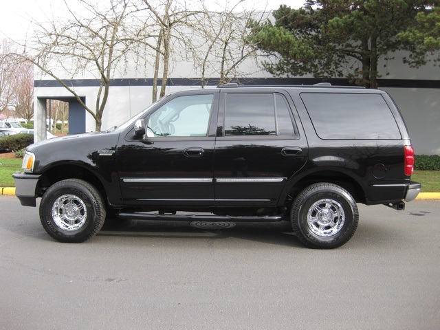 1998 Ford Expedition XLT 4X4 *8-Passenger*/ LEATHER / LOW MILES   - Photo 3 - Portland, OR 97217