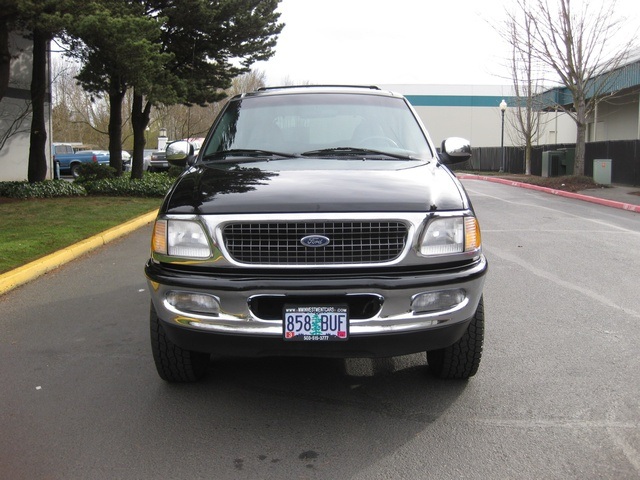1998 Ford Expedition XLT 4X4 *8-Passenger*/ LEATHER / LOW MILES   - Photo 2 - Portland, OR 97217
