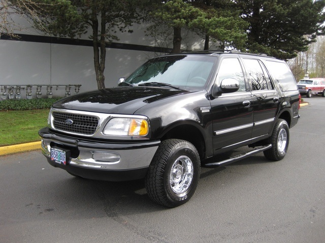 1998 Ford Expedition XLT 4X4 *8-Passenger*/ LEATHER / LOW MILES   - Photo 1 - Portland, OR 97217