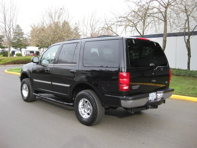 1998 Ford Expedition XLT 4X4 *8-Passenger*/ LEATHER / LOW MILES   - Photo 4 - Portland, OR 97217