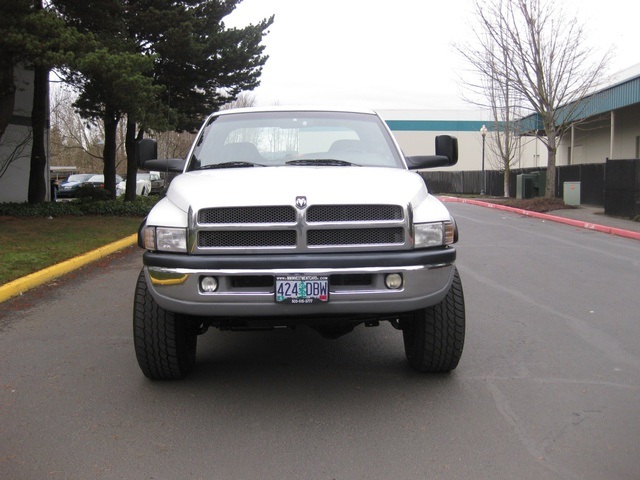 2001 Dodge Ram 2500 LARAMIE 4X4 / 6-SP MANUAL / 5.9L CUMMINS/LIFTED   - Photo 2 - Portland, OR 97217