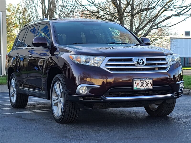 2012 Toyota Highlander Limited  / ALL WHEEL DRIVE / Backup CAM / Sun Roof / Fully Loaded - Photo 2 - Portland, OR 97217
