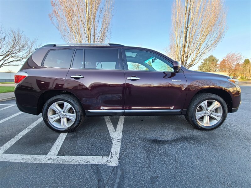 2012 Toyota Highlander Limited  / ALL WHEEL DRIVE / Backup CAM / Sun Roof / Fully Loaded - Photo 4 - Portland, OR 97217