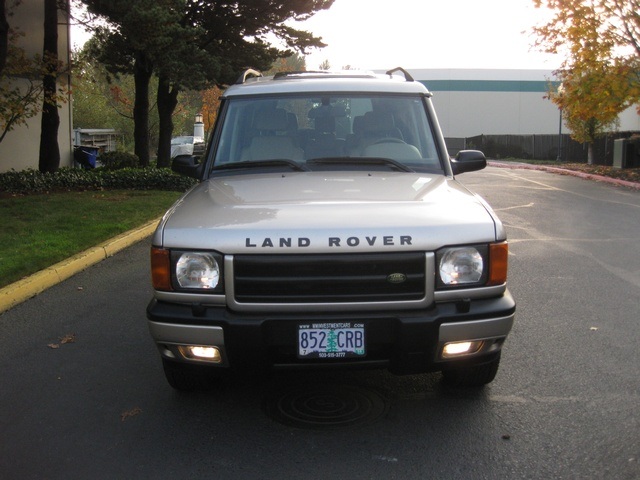 2001 Land Rover Discovery SE 4WD / 2 MoonRoofs / Park Sensors / LOW Miles   - Photo 2 - Portland, OR 97217