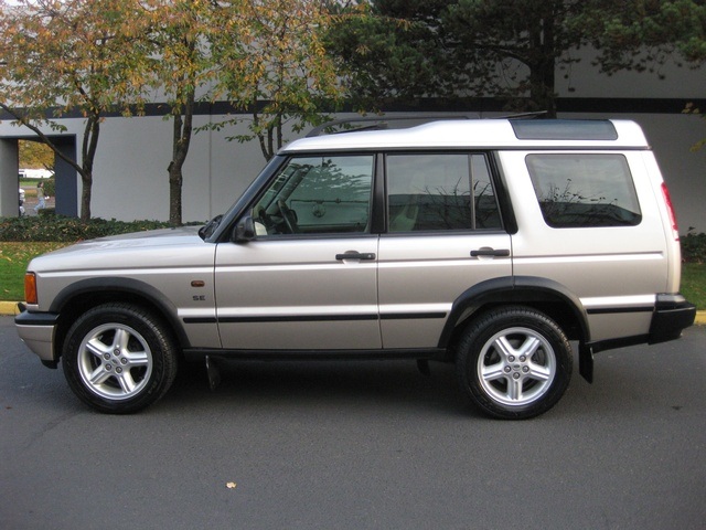 2001 Land Rover Discovery SE 4WD / 2 MoonRoofs / Park Sensors / LOW Miles   - Photo 3 - Portland, OR 97217