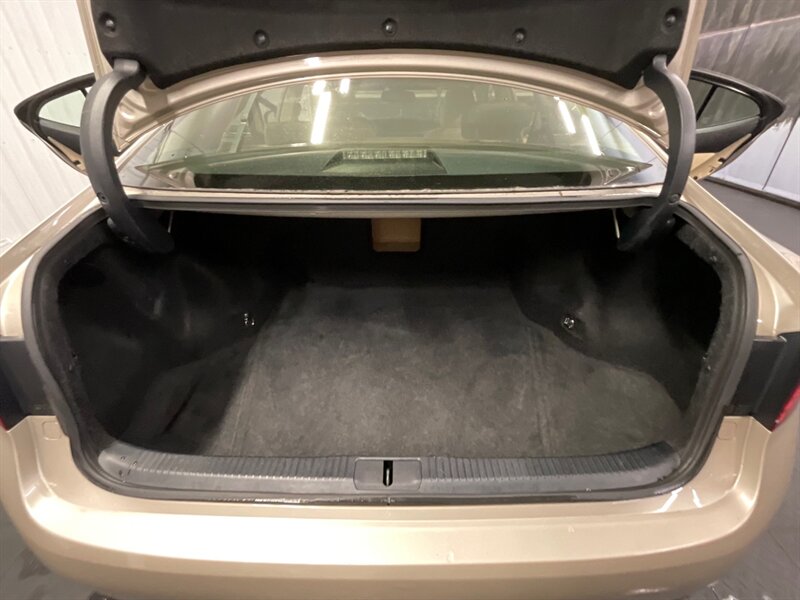 2014 Lexus ES 350 Luxury Pkg / 3.5L V6 / Heated & Cooled Leather  Navigation & Backup Camera / Blind Spot Alert / BRAND NEW TIRES / SHARP & CLEAN !!! - Photo 32 - Gladstone, OR 97027