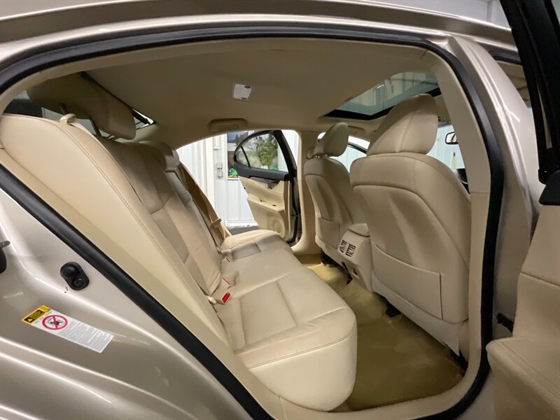 2014 Lexus ES 350 Luxury Pkg / 3.5L V6 / Heated & Cooled Leather  Navigation & Backup Camera / Blind Spot Alert / BRAND NEW TIRES / SHARP & CLEAN !!! - Photo 13 - Gladstone, OR 97027