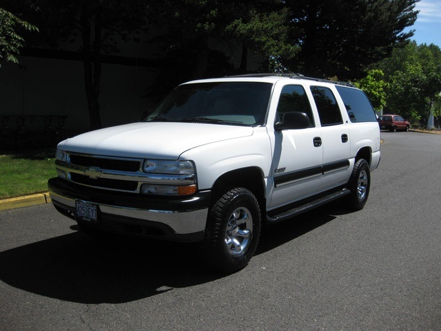 2000 Chevrolet Suburban 1500 XL 4X4   - Photo 1 - Portland, OR 97217