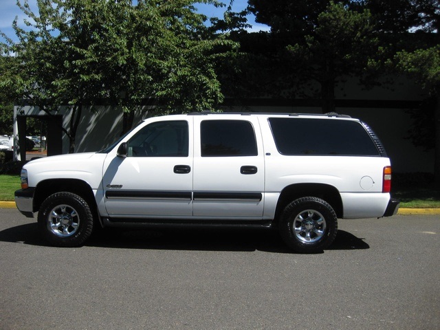 2000 Chevrolet Suburban 1500 XL 4X4   - Photo 3 - Portland, OR 97217