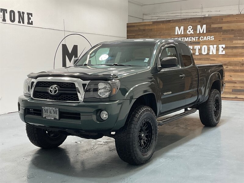 2011 Toyota Tacoma SR5 V6 4X4 LIFTED w. NEW WHEELS TIRES / 80k MILES  / Backup Camera / Towing Pkg / ZERO RUST - Photo 1 - Gladstone, OR 97027