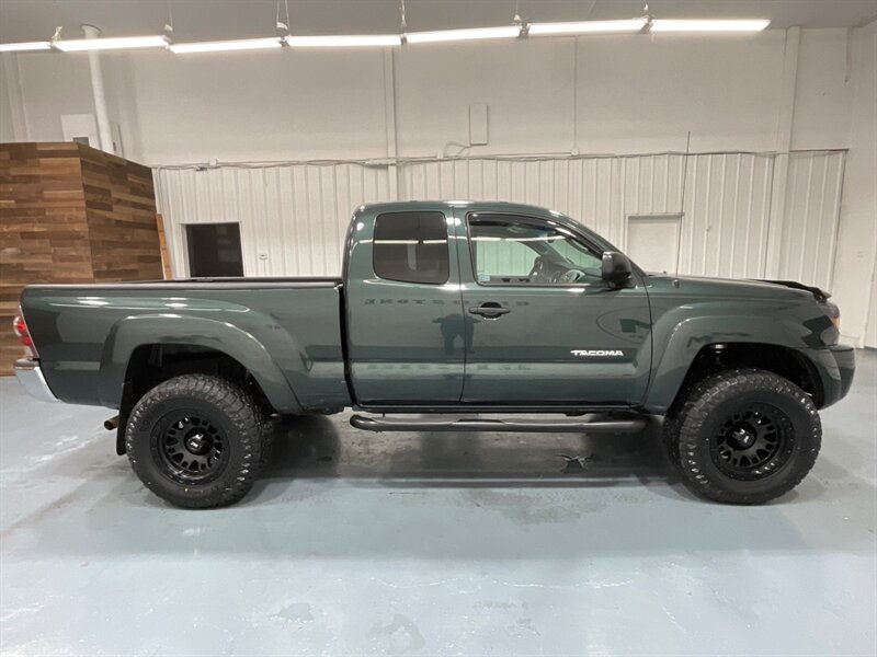 2011 Toyota Tacoma SR5 V6 4X4 LIFTED w. NEW WHEELS TIRES / 80k MILES  / Backup Camera / Towing Pkg / ZERO RUST - Photo 4 - Gladstone, OR 97027