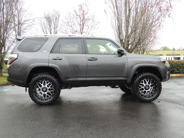 2016 Toyota 4Runner 4WD / V6 / 3RD SEAT / FACTORY WARRANTY / LIFTED !!   - Photo 4 - Portland, OR 97217