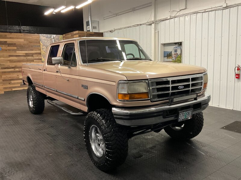 1997 Ford F-350 XLT Crew Cab 4X4 / 7.5L V8 /LIFTED w/ 37 " MUD TIRE  LOCAL OREGON TRUCK / RUST FREE / LIFTED / ONLY 148,000 MILES - Photo 2 - Gladstone, OR 97027