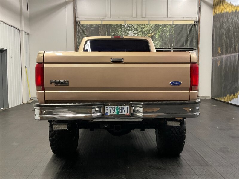 1997 Ford F-350 XLT Crew Cab 4X4 / 7.5L V8 /LIFTED w/ 37 " MUD TIRE  LOCAL OREGON TRUCK / RUST FREE / LIFTED / ONLY 148,000 MILES - Photo 6 - Gladstone, OR 97027