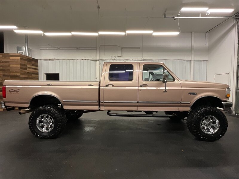 1997 Ford F-350 XLT Crew Cab 4X4 / 7.5L V8 /LIFTED w/ 37 " MUD TIRE  LOCAL OREGON TRUCK / RUST FREE / LIFTED / ONLY 148,000 MILES - Photo 4 - Gladstone, OR 97027