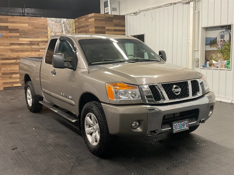 2009 Nissan Titan SE King Cab 4X4 / 5.6L V8 / NEW TIRES / 85,000 MIL  LOCAL TRUCK / RUST FREE / Excel Cond - Photo 2 - Gladstone, OR 97027