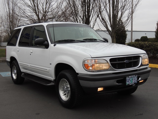 1998 Ford Explorer XLT/ AWD / Leather/ Moonroof / Excel Cond   - Photo 2 - Portland, OR 97217