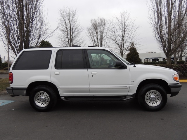 1998 Ford Explorer XLT/ AWD / Leather/ Moonroof / Excel Cond   - Photo 4 - Portland, OR 97217
