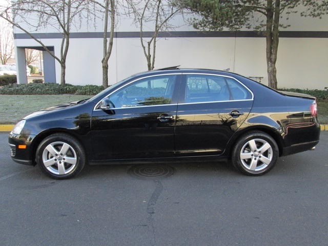 2008 Volkswagen Jetta SEL 5Cyl / Heated Leather Seats / Moon Roof   - Photo 3 - Portland, OR 97217